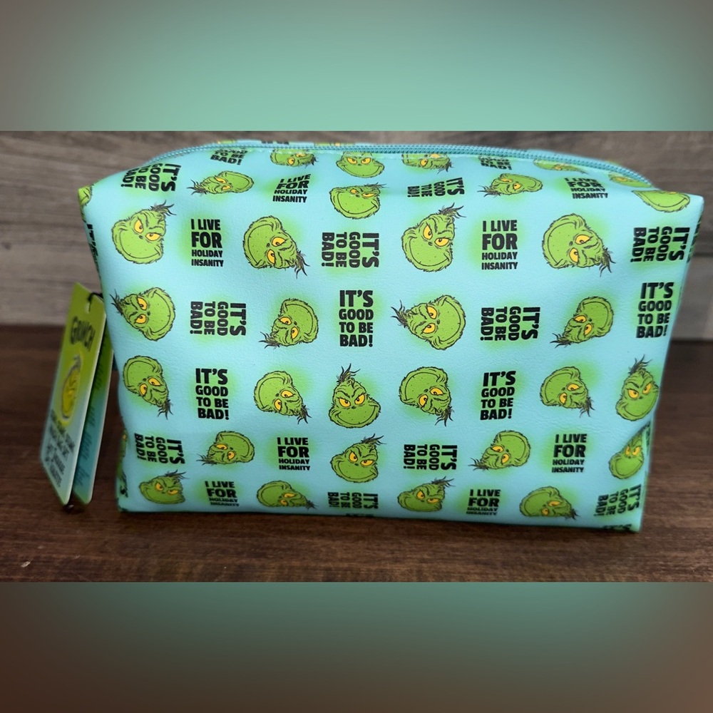 ✅ The Grinch Toiletry Bag Set Bath Scrunchie, Body Wash, Shampoo /Conditioner
